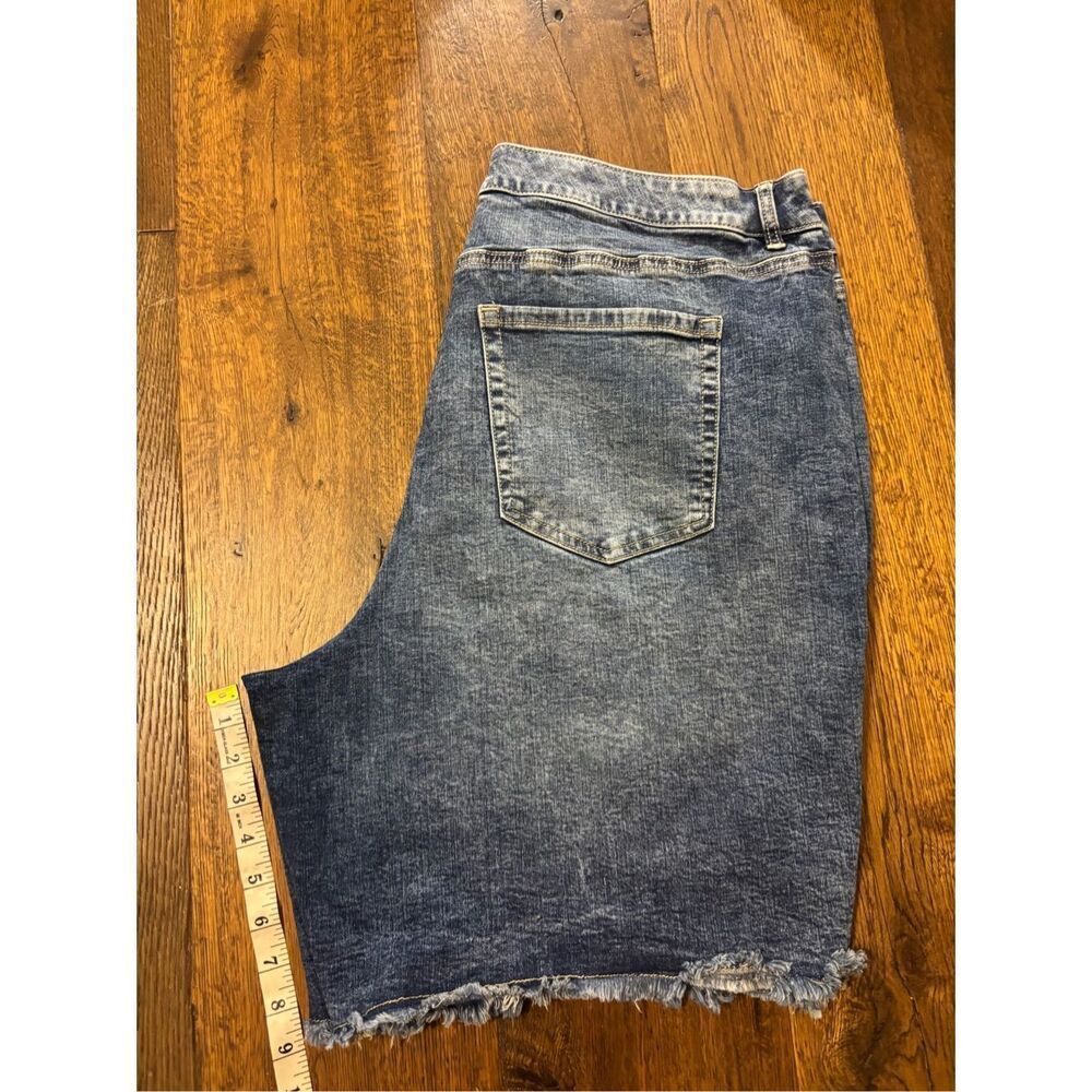 Lane Bryant 20 denim boyfriend Bermuda Jean shorts distressed cutoffs - Picture 9 of 9